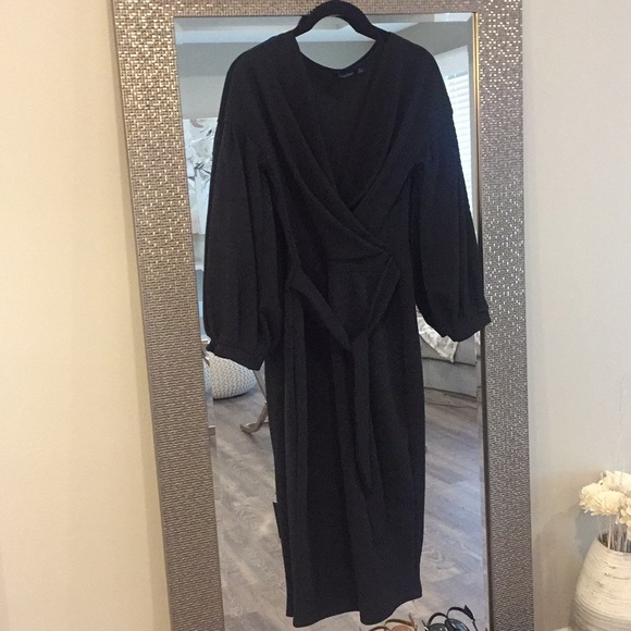 Boohoo Dresses & Skirts - Black never worn BooHoo midi dress
